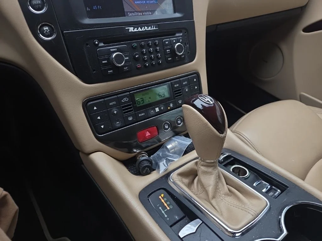 Used 2015  Maserati Base image 16