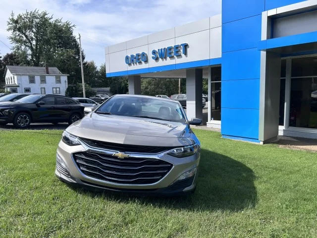 Used 2025 Mineral Gray Metallic Chevrolet 1LT image 15