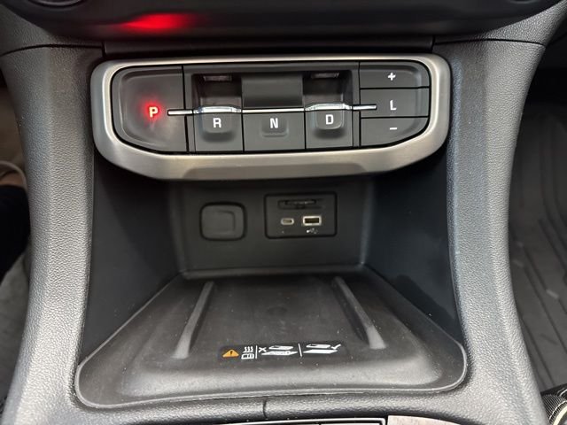 Used 2021 White GMC Denali image 27