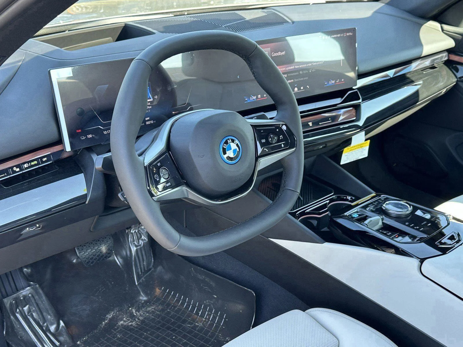 New 2026 Oxide Grey Metallic BMW eDrive40 image 21