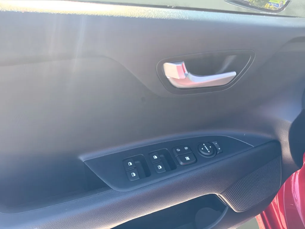 Used 2019 Red Kia S image 22