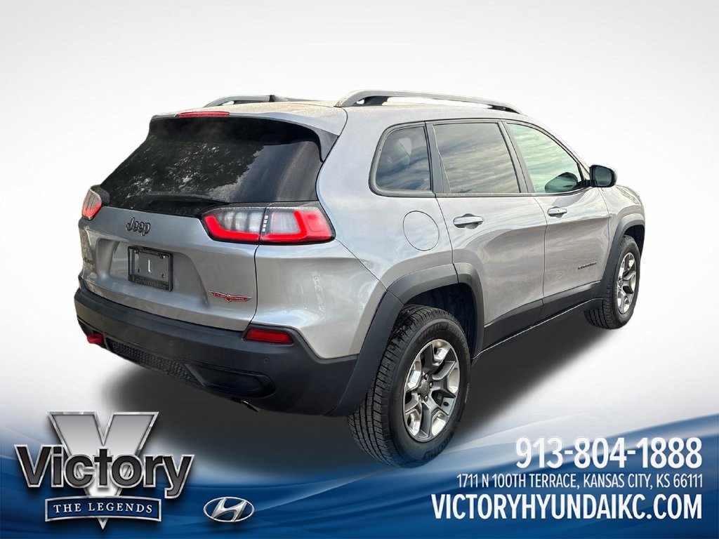 Used 2019 Silver Jeep Trailhawk image 4