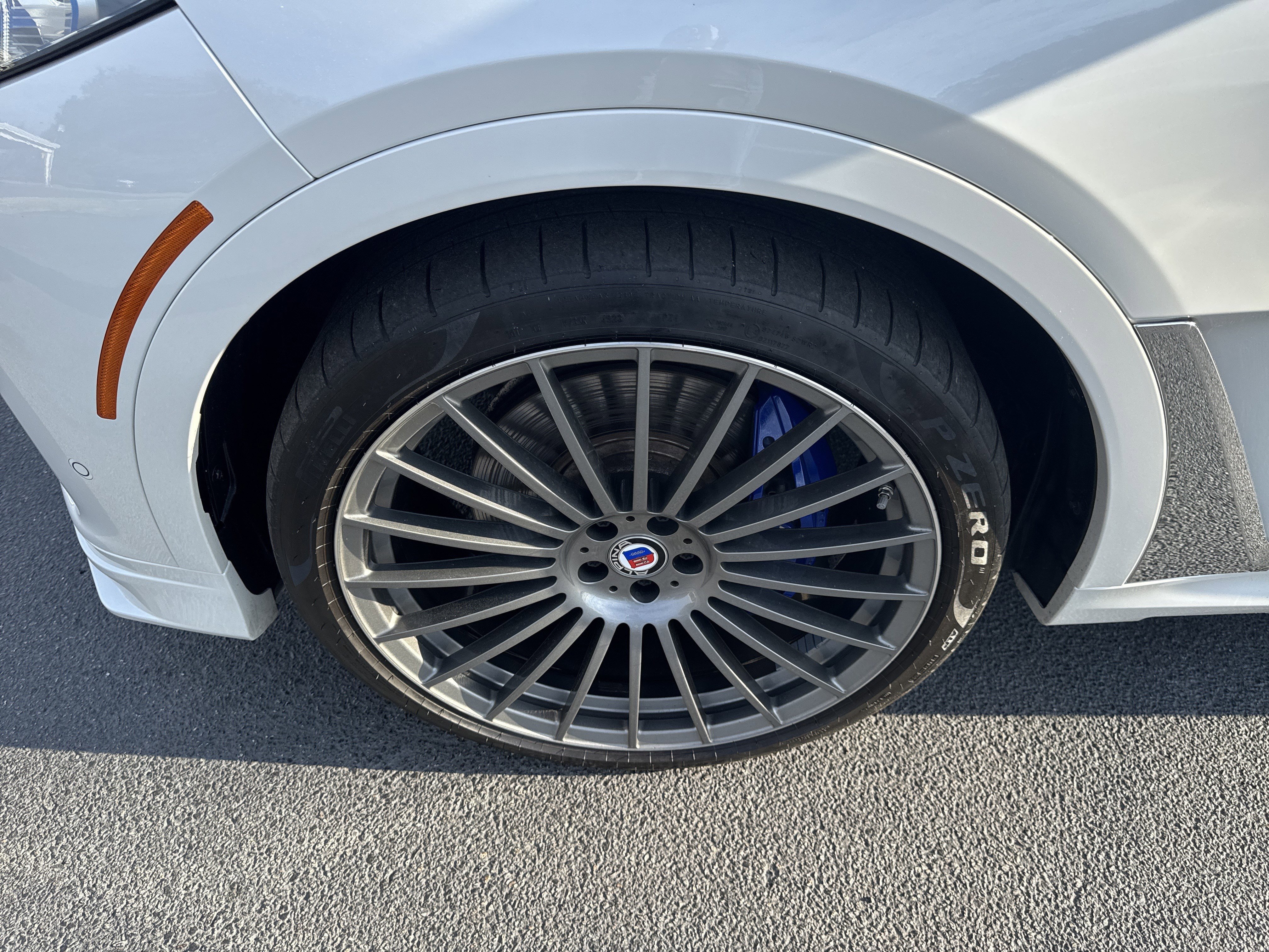 2022 BMW X7 ALPINA XB7 - Photo 9
