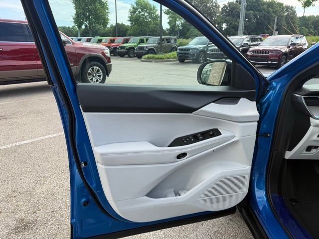 New 2026 Hydro Blue Pearl-Coat Exterior Paint Jeep Laredo image 14