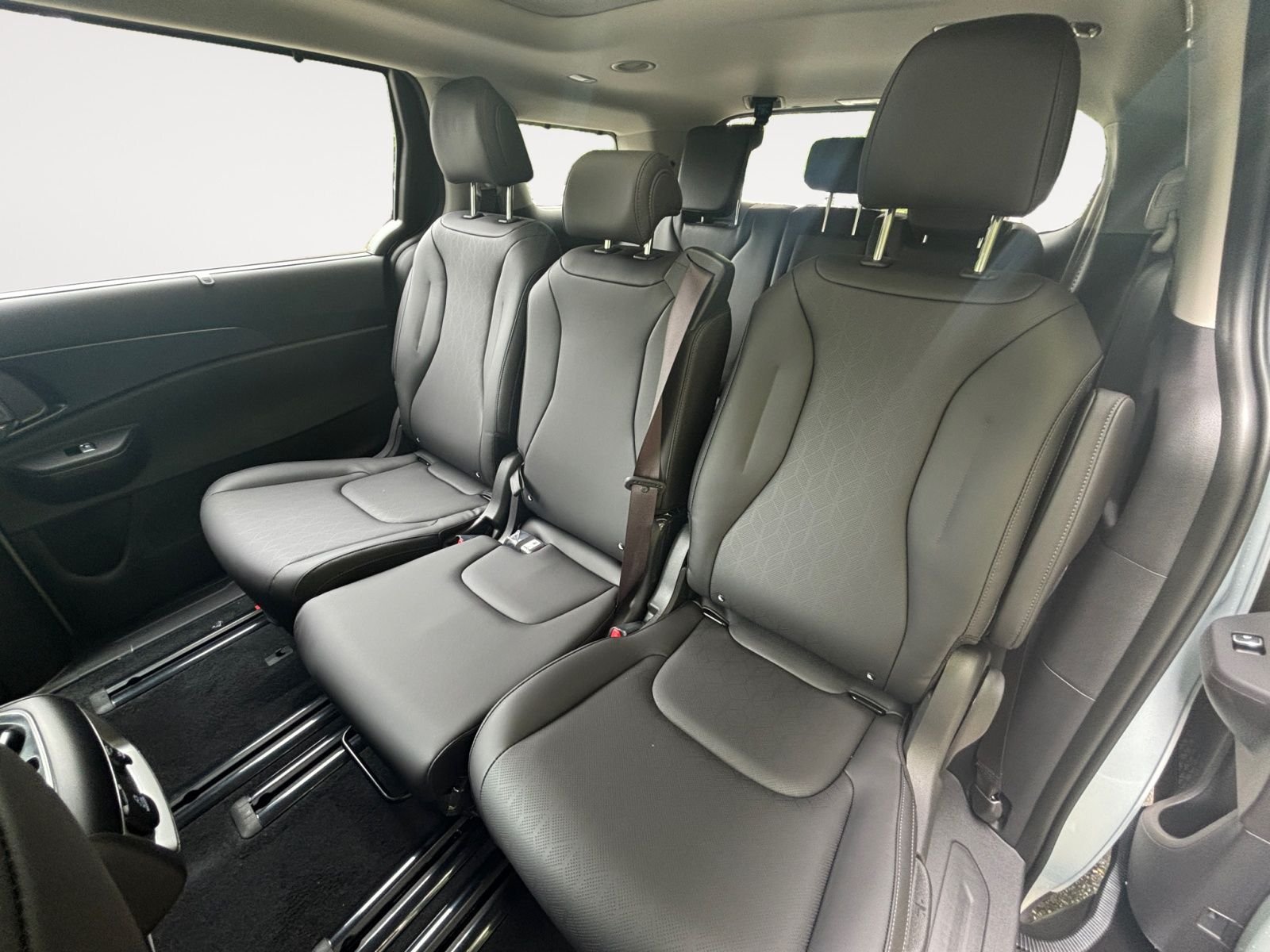 2026 Kia Carnival SX - Photo 13