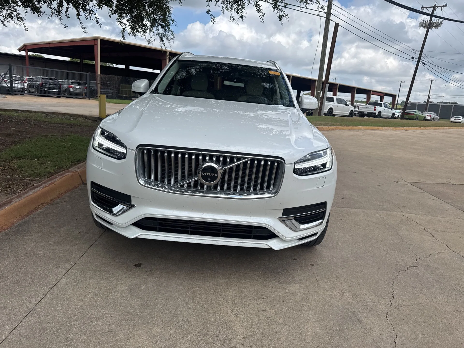 Used 2025 White Volvo T8 Plus image 2