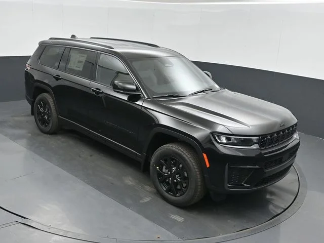 New 2026 Diamond Black Crystal Pearl-Coat Exterior Paint Jeep Altitude image 32
