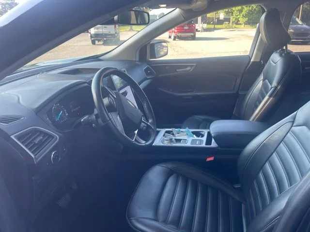 Used 2023 Black Ford SEL image 9