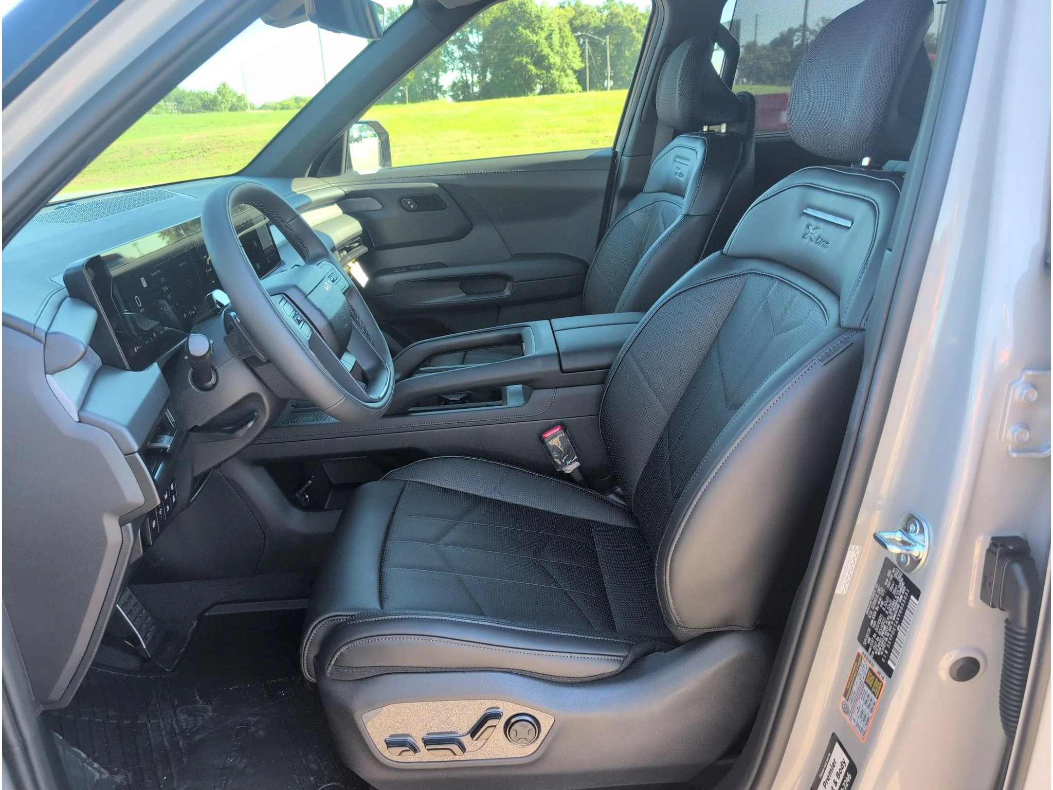 New 2027 Wolf Gray Kia X-LINE SX image 10