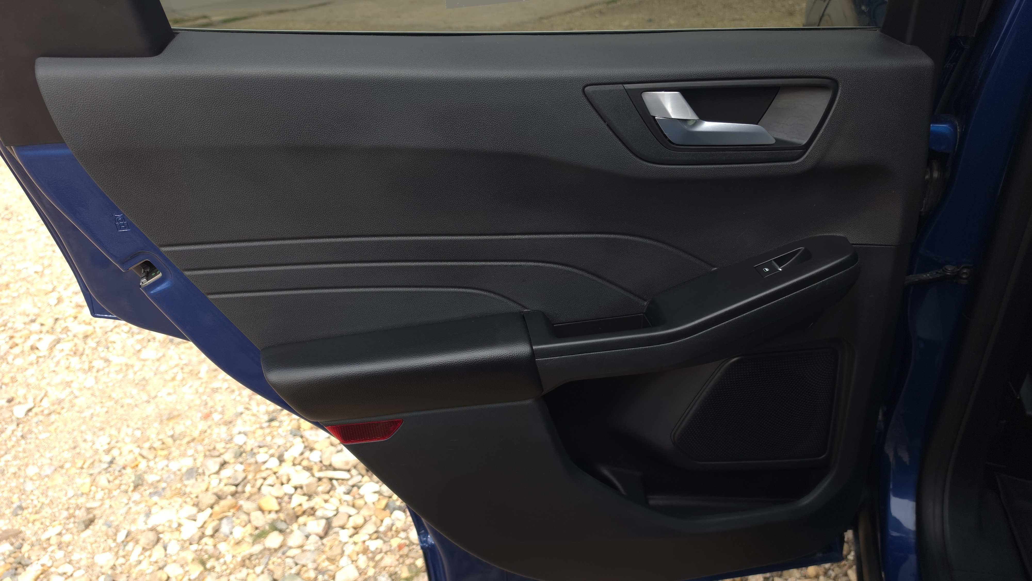 Used 2022 Blue Ford Titanium Plug-In Hybrid image 23