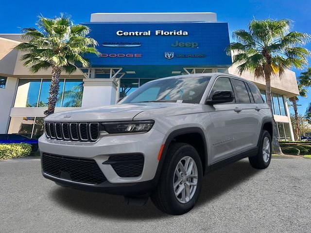 New 2026 Silver Zynith Exterior Paint Jeep Laredo X image 9