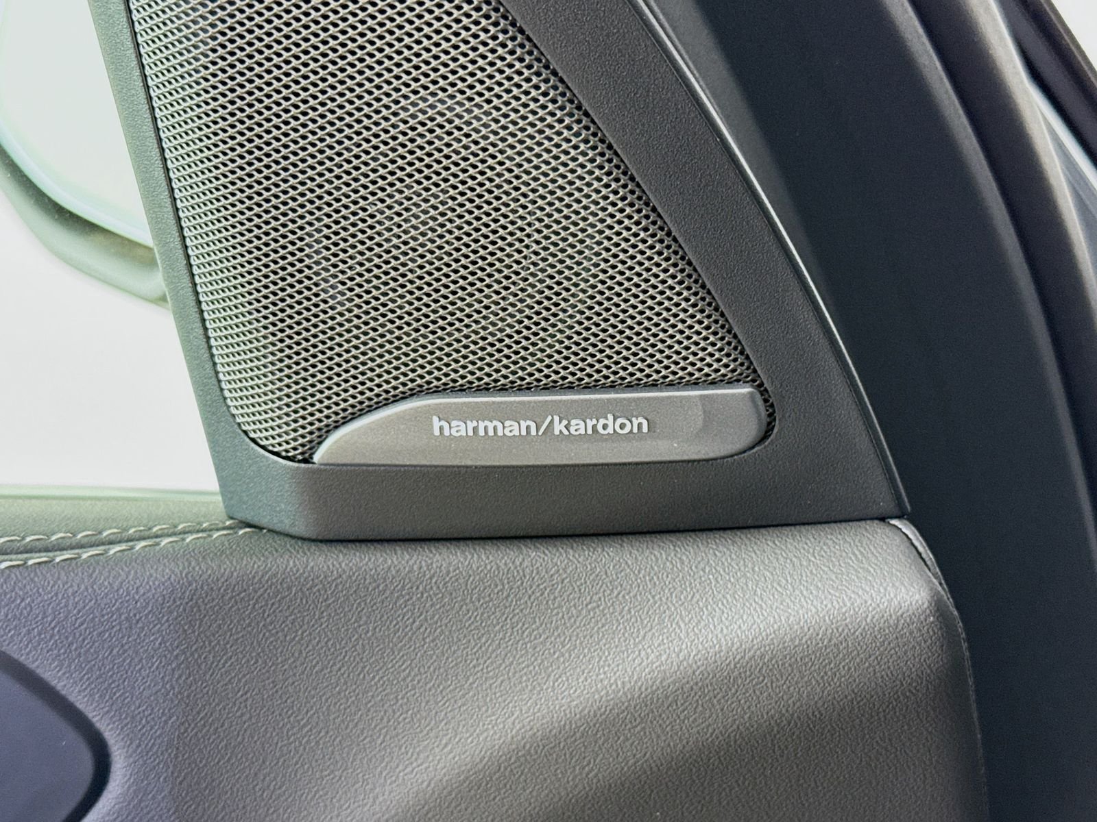 New 2026 Skyscraper Grey Metallic BMW xDrive50e image 19
