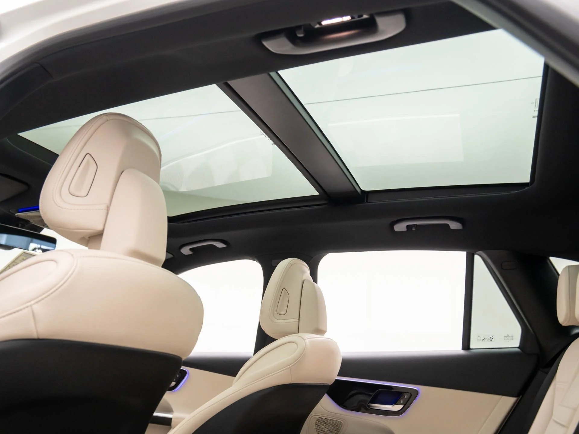 New 2026 White Mercedes-Benz GLC 300 image 16