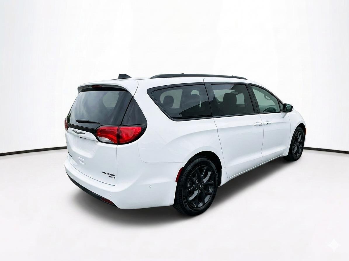 Used 2024 Bright White Clearcoat Chrysler Limited image 5