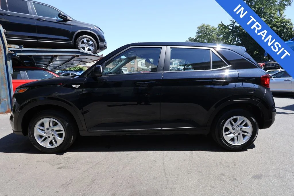 Used 2025 Onyx Black Hyundai SE image 5