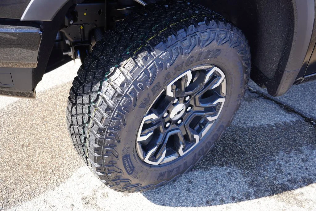 2026 Chevrolet Silverado 1500 ZR2 - Photo 9