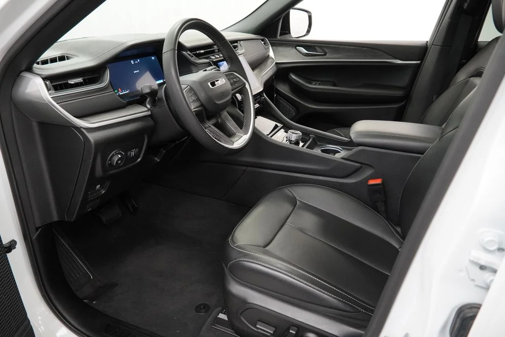 Used 2025 White Jeep Limited image 17