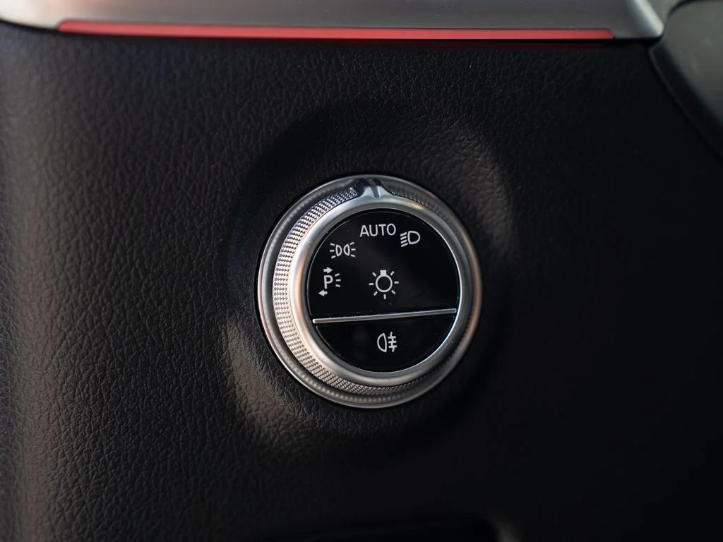 Used 2023  Mercedes-Benz C 300 image 30