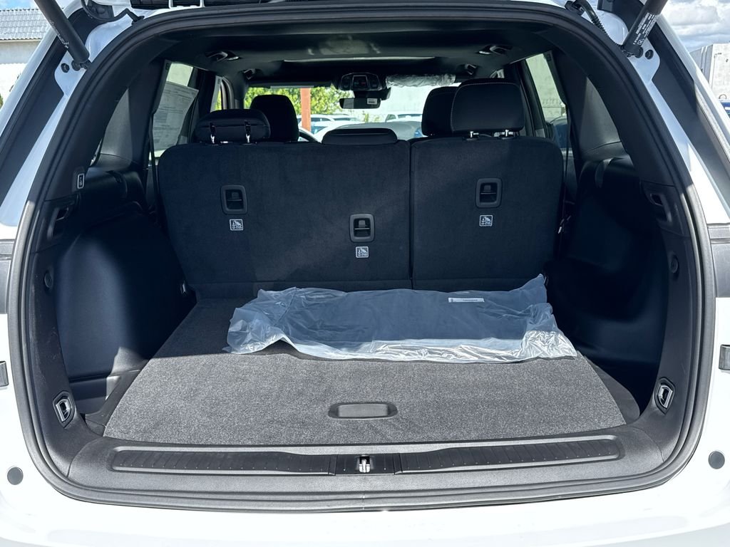 New 2026 Bright White Clear-Coat Exterior Paint Jeep Laredo X image 10
