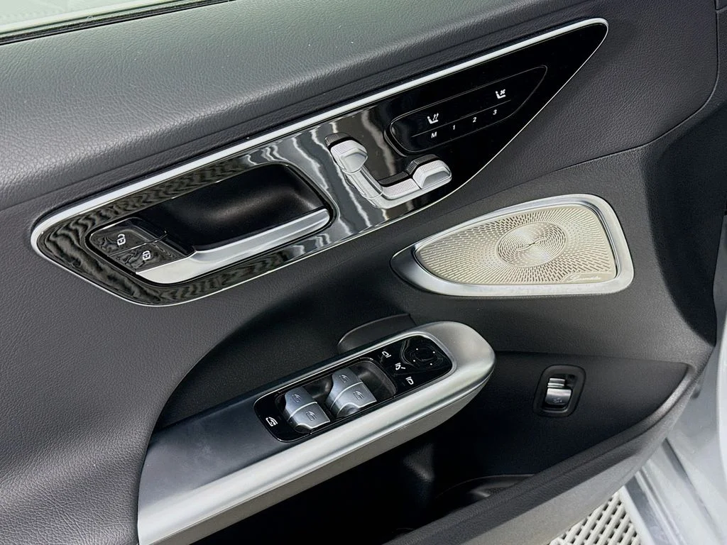 Used 2025  Mercedes-Benz C 300 image 18