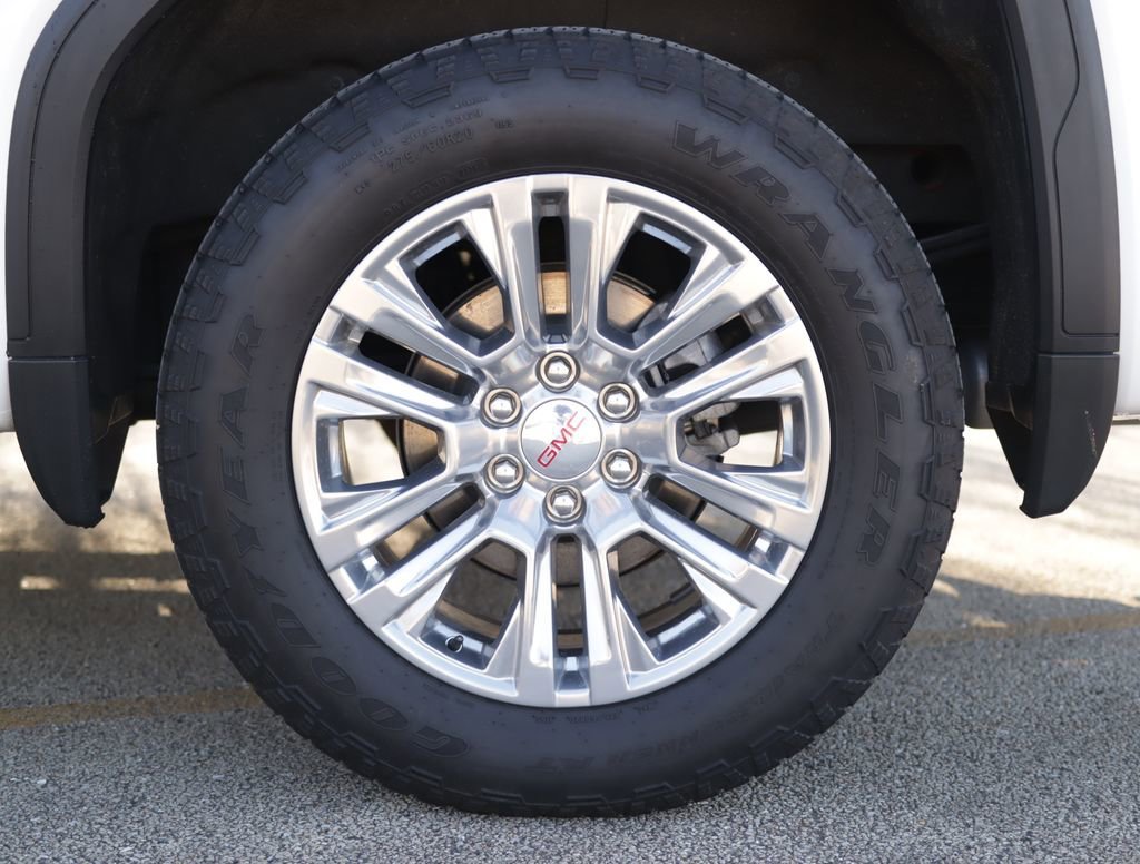 Used 2023 White Frost Tricoat GMC Denali image 41