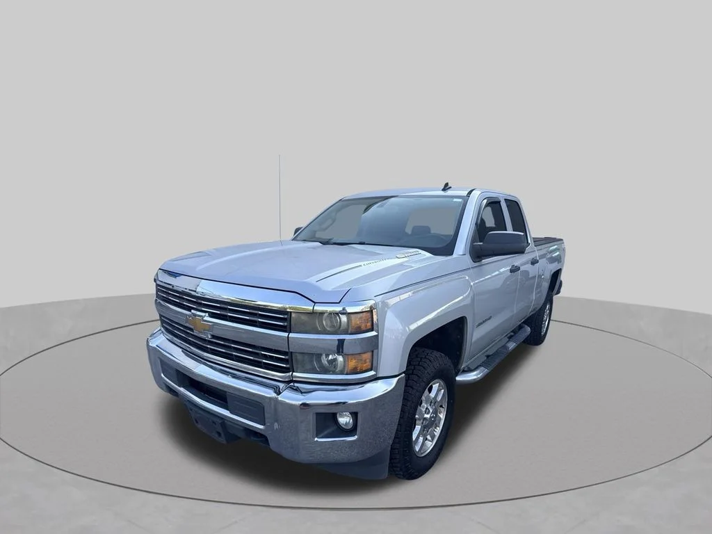 Used 2015 Silver Chevrolet LT image 17
