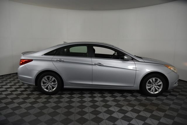 Used 2011 Silver Hyundai GLS image 10