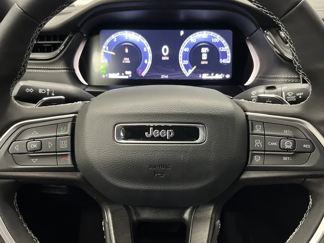 New 2026 Diamond Black Crystal Pearl-Coat Exterior Paint Jeep Limited image 17