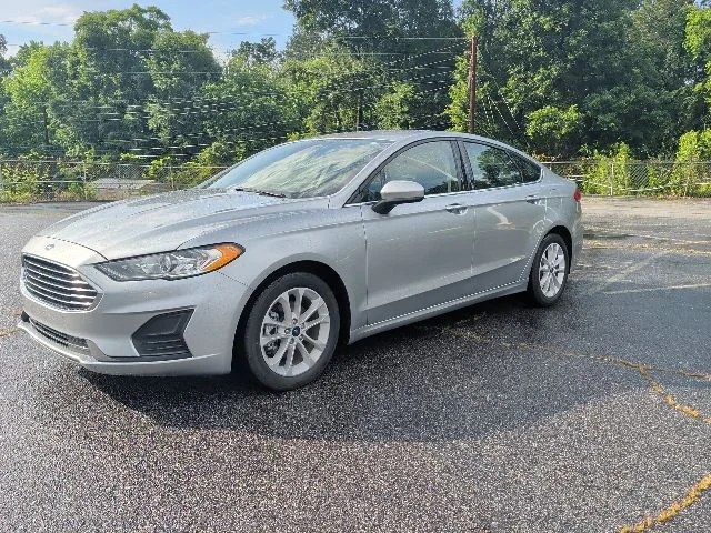2020 Ford Fusion SE's photo