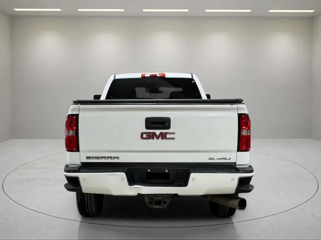 Used 2016 SUMMIT WHITE GMC Denali image 5