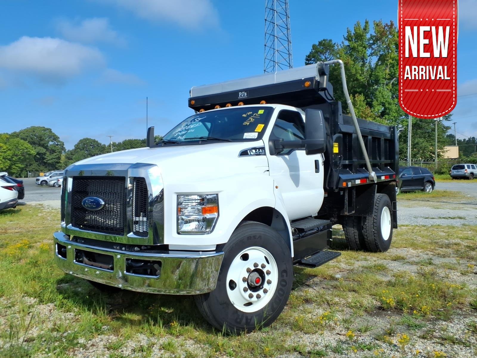 Used 2024 WHITE FORD MEDIUM TRUCK  image 1