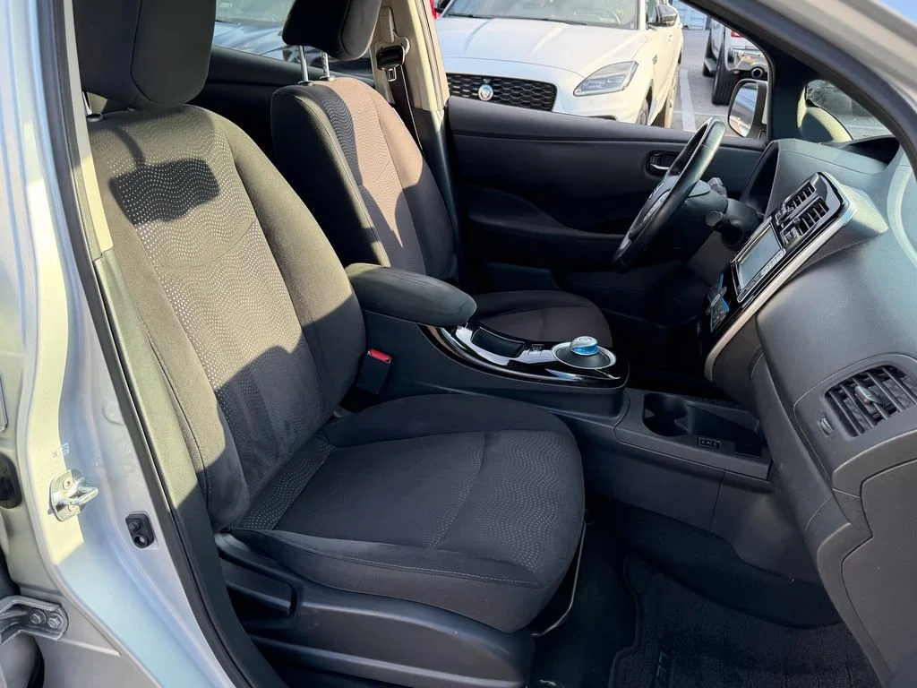 Used 2013 Silver Nissan SV image 18