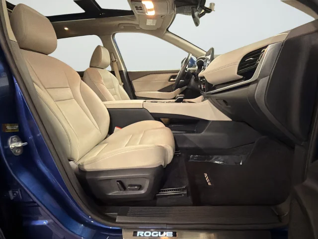 Used 2023 Blue Nissan SL image 26