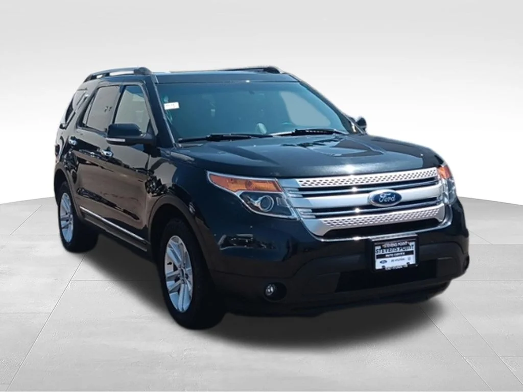 Used 2014 Tuxedo Black Metallic Ford XLT image 9