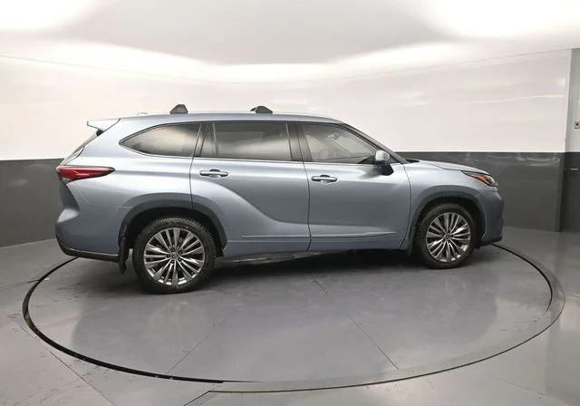 Used 2021 Blue Toyota Platinum image 9