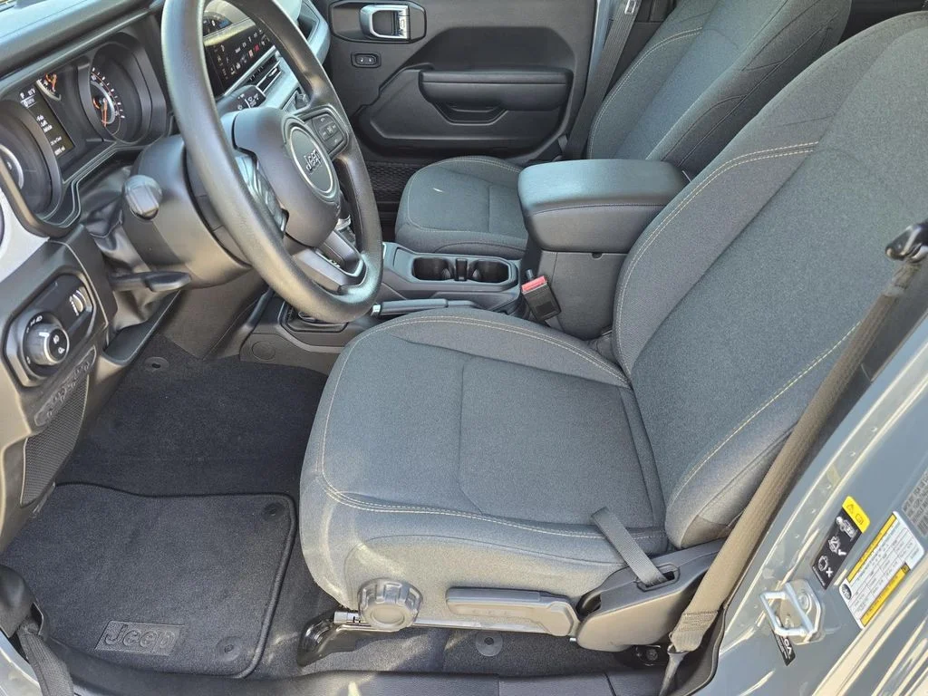 Used 2025 Anvil Clearcoat Jeep Nighthawk image 9