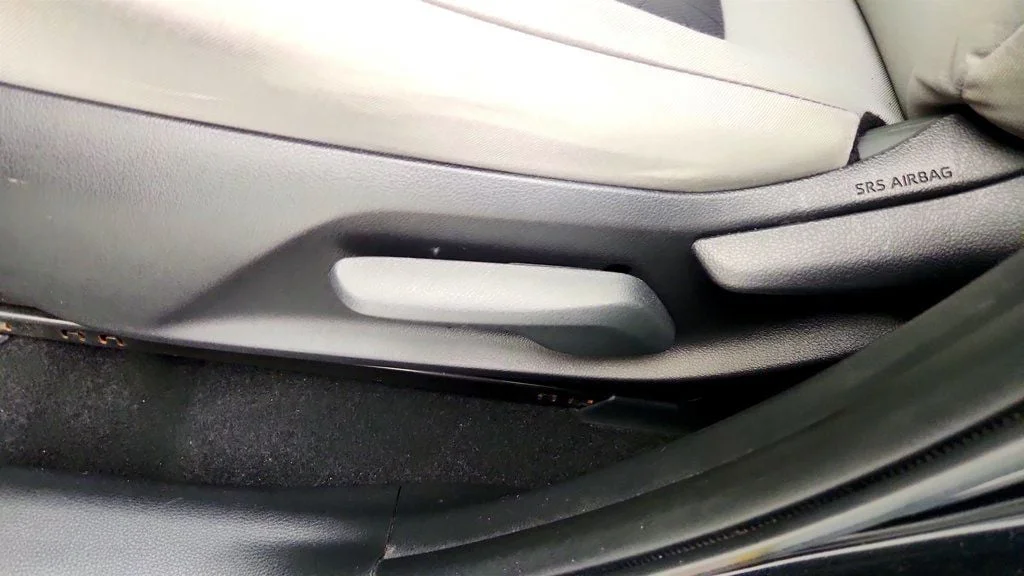 Used 2019 Midnight Black Metallic Toyota XLE AWD image 12