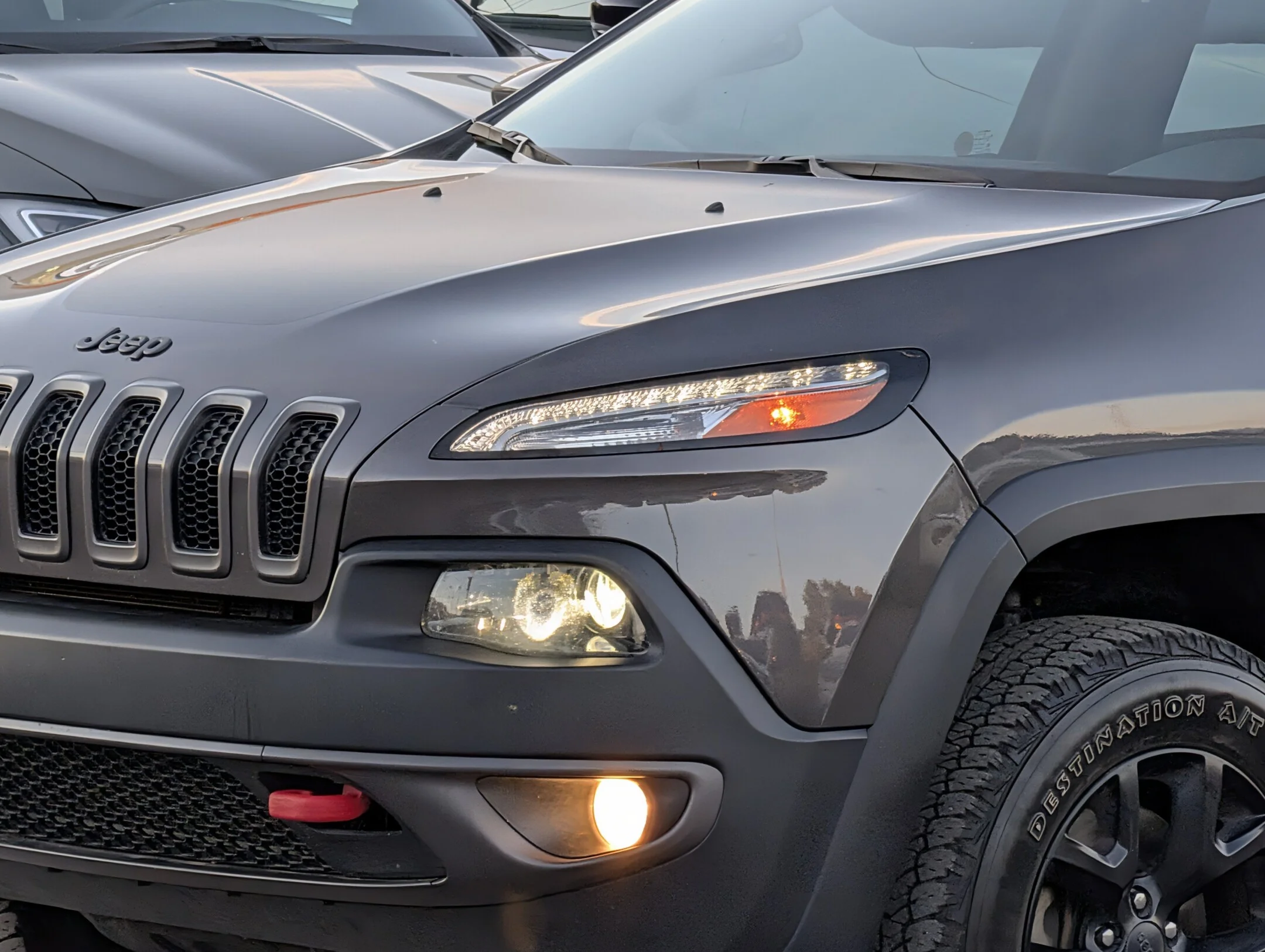 Used 2017 Grey Jeep Trailhawk - Leather - Uconnect 8.4 Touchscree - 4WD 4dr Trailhawk image 10