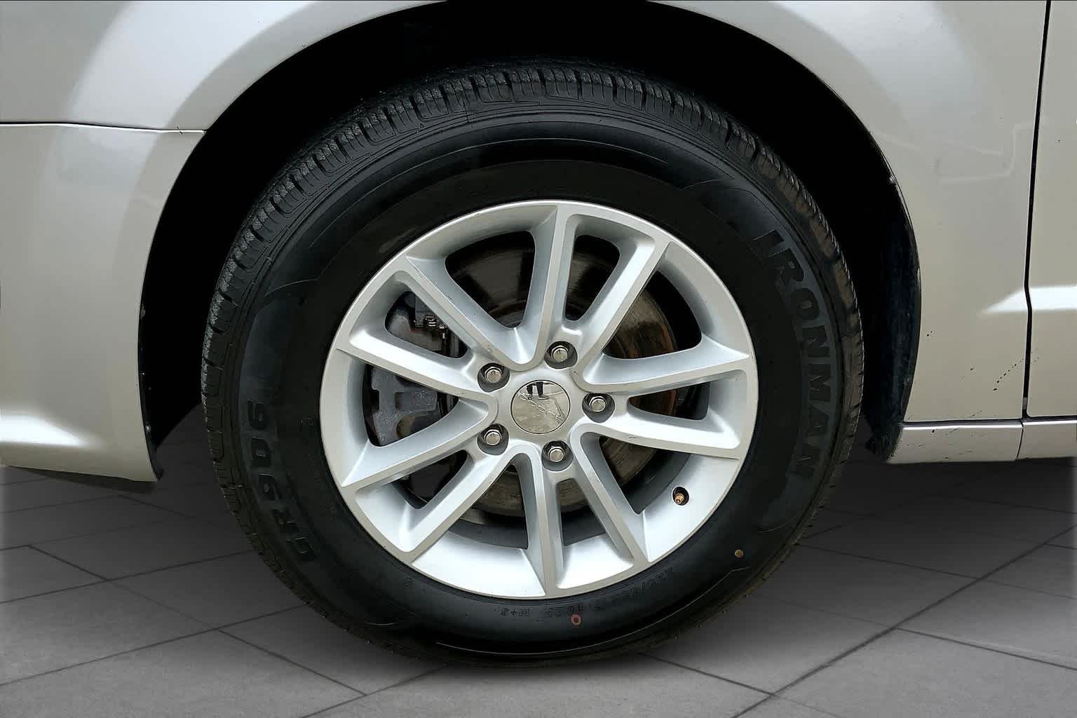 2020 Dodge Grand Caravan SXT - Photo 10