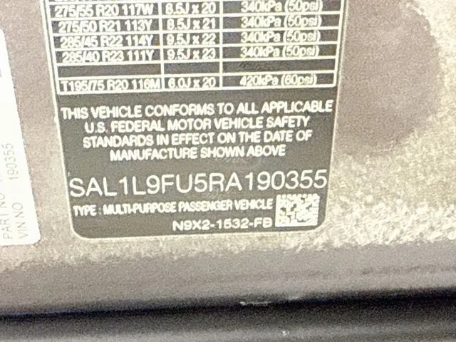 Used 2024 Gray Land Rover Dynamic SE image 35