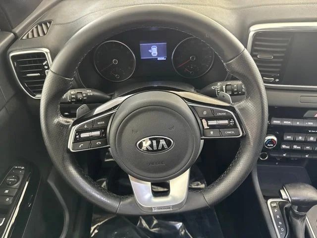 Used 2022 White Kia Nightfall image 25