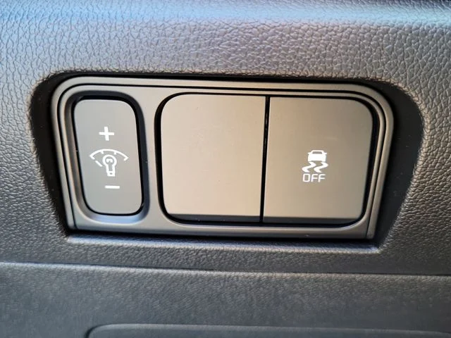 New 2026 Glacial White Pearl Kia LX image 29