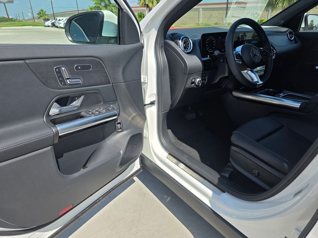 New 2026 Polar White Mercedes-Benz GLA 250 image 11