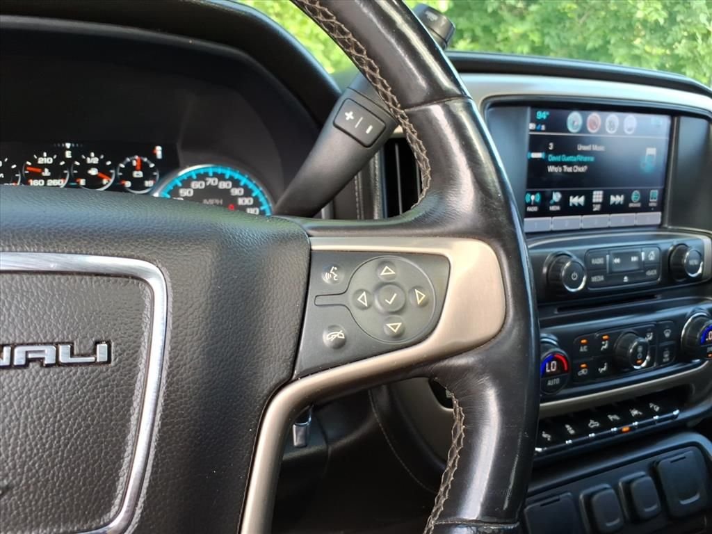 Used 2017 White GMC Denali image 21