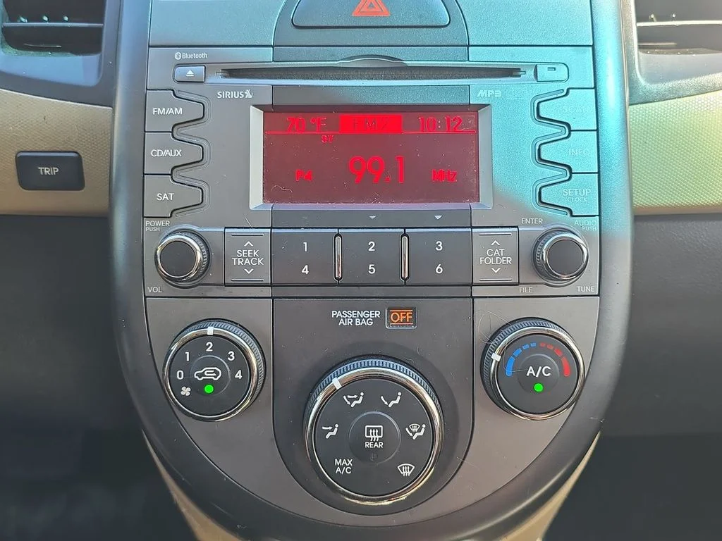 Used 2011 Green Kia Exclaim image 13