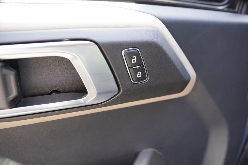 Used 2023 Azure Gray Metallic Tri-Coat Ford Wildtrak image 22