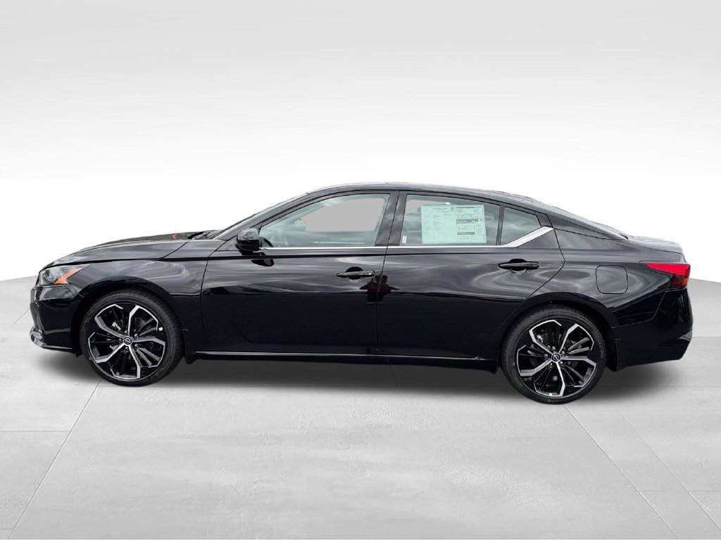 New 2026 Black Nissan 2.5 SR image 2