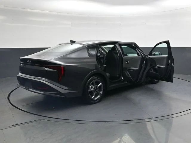 2025 Kia K4 LXS - Photo 34