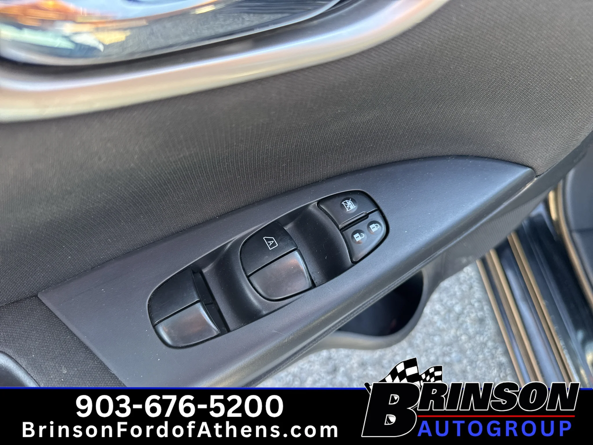 Used 2015 Super Black Nissan SV image 14