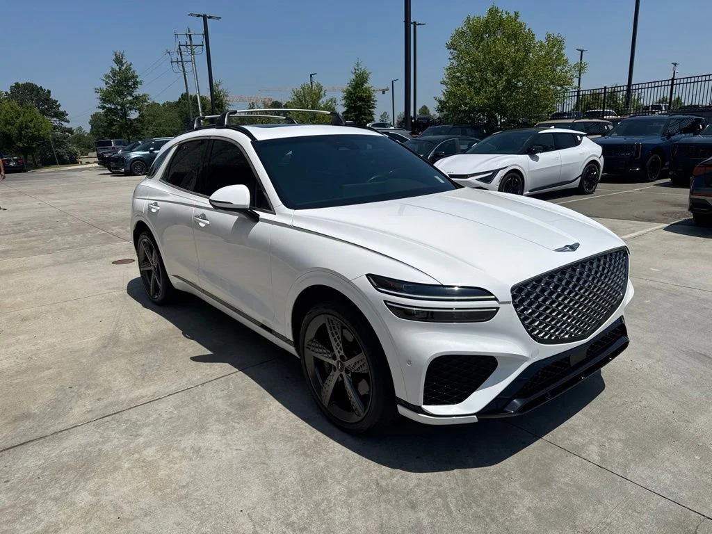 Used 2023 White Genesis 2.5T image 1